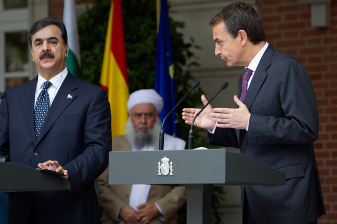 De forma atípica, Zapatero anunció la reforma laboral junto al primer ministro de Pakistán. | Alberto di Lolli