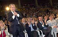 2 de mayo de 2003: su ltima aparicin pblica. En Albacete, apoyando la candidatura de su hijo a la Presidencia de Castilla-La Mancha. Ya qued evidente que estaba enfermo. / CARLOS MIRALLES