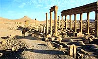 En medio del desierto sirio, junto a un oasis indescriptible, las ruinas de la ciudad de Palmira semienterradas bajo la arena cautivaron a la gran novelista inglesa Agatha Christie. / REPORTAJE FOTOGRÁFICO: CRISTINA MORATÓ
