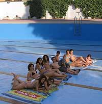 SIN AGUA. Imagen tomada el jueves pasado en la piscina vacía de San Jorge, en Huesca.