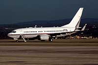 Uno de los aviones que utiliza EEUU para secuestrar a sospechosos en todo el mundo, en una escala en el aeropuerto Son Sant Joan, en Mallorca./ JAVIER RODRGUEZ