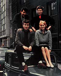 Cynthia con Lennon y dos amigos de la Universidad a finales de los aos 50.