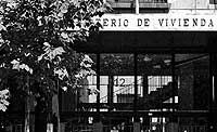 Imagen de una parte de la fachada del Ministerio de Vivienda. / CARLOS MIRALLES