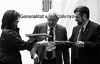 La ministra, con el presidente y el consejero de Vivienda de Catalua. / D.U.