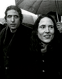 BOCA COSIDA? As titul Mazarine Mitterrand (en la foto con su marido) en 2005 su biografa. / CORDON PRESS