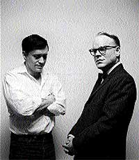 Reparto. Seymour Hoffman (dcha.), en el filme Truman Capote, junto al actor Clifton Collins Jr.