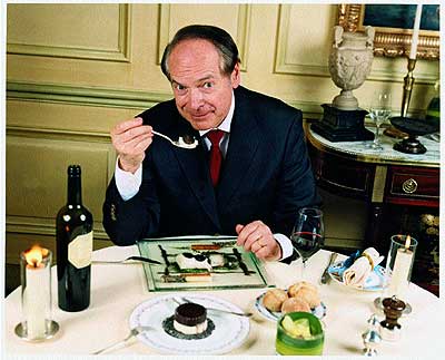 Placer. En su nuevo libro, Montignac, 62 aos, propone una forma de comer de todo sin que engorde. Permite el vino y el chocolate.