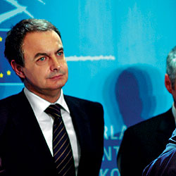 Jos Luis Rodrguez Zapatero, durante la intervencin de Jos Manuel Duro Barroso, el pasado jueves, en Bruselas. / AP
