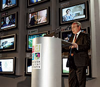 El ministro de Industria, Jos Montilla, en la presentacin de una de las apuestas tecnolgicas del Gobierno, el plan de Televisin Digital Terrestre. / CARLOS BARAJAS