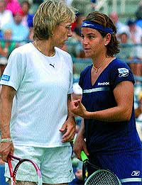Con Arantxa Anchez Vicario, en un partido de dobles, en 2001
