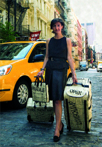 Sophie Cassegrain, con la edicin limitada de equipajes de Jeremy Scott. / MIGUEL RAJMIL