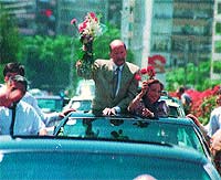 El 16 de junio de 1996 Simen II, padre de Konstantin, pisaba Bulgaria por primera vez desde los 9 aos.