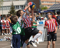 Un informe anima a los pediatras a ofrecer consejo sobre deporte. /El Mundo