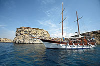 An en Otoo, las aguas que baan las tierras maltesas se prestan a ser navegadas en tradicionales veleros. / OFELIA DE PABLO.