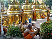 En Phnom Penh, el viajero podr practicar la corta distancia y sumergirse en sus ritos diarios. / JUAN PABLO CARDENAL