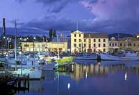 El puerto deportivo y los restaurantes del puerto de la ciudad Hobart, situada al Sur de la isla, es la segunda ciudad ms antigua de Australia. / NAUTA PRESS