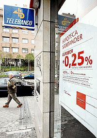 Cartel de publicidad de hipotecas de una entidad bancaria. (Foto: Carlos Barajas)