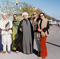 Con los hbitos. Ral Gonzlez Brnez en Sevilla, junto a otros participantes en una conferencia de unidad islmica celebrada en 2003. La vestimenta es la propia del clero chi.