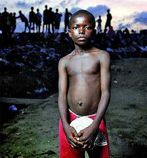 LA PRXIMA ESTRELLA? Baba tiene 9 aos. Quiere jugar en el Chelsea como Michael Essien. As busca escapar de la pobreza de su pas, Ghana.
