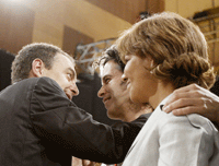 Fue elegida como secretaria de Integracin y convivencia en el 37 Congreso del PSOE. En la imagen ella con Zerolo y Zapatero. (Foto: EFE)