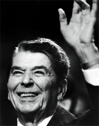 Ronald Reagan Ejerci su presidencia con la izquierda entre 1981 y 1989.