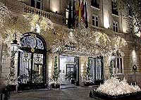 El hotel Ritz de Madrid tiene numerosas propuestas navideas, como la cena especial de Nochebuena, las celebraciones de Nochevieja y la comida de Reyes.