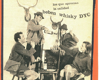 Cartel. En los 60, la publicidad grfica de DYC mostraba ambientes refinados y a gente con alto poder adquisitivo. La mujer beba y alternaba con el hombre.