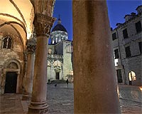 La noche es el mejor momento para descubrir los secretos de la bella ciudad de Dubrovnik. / FOTO: O.DE PABLO