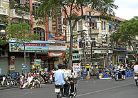 Ho Chi Minh es una ciudad de ritmo frenético en la que se trabaja las 24 horas del día y en la que se agolpan más de tres millones de motos. | AGE TOTOS