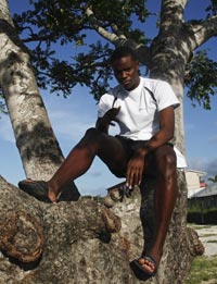 PROMESA. Dexter Lee, de 18 aos, fotografiado tres horas despus de que Bolt ganara los 200, en la Herbert Morrison Technical School, el centro de capacitacin de atletas donde entrena.