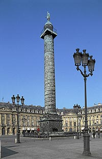 La Place Vendme de Pars donde, rodeada de joyeras, se yergue la columna de Napolen cual emperador Trajano. | GETTY IMAGES