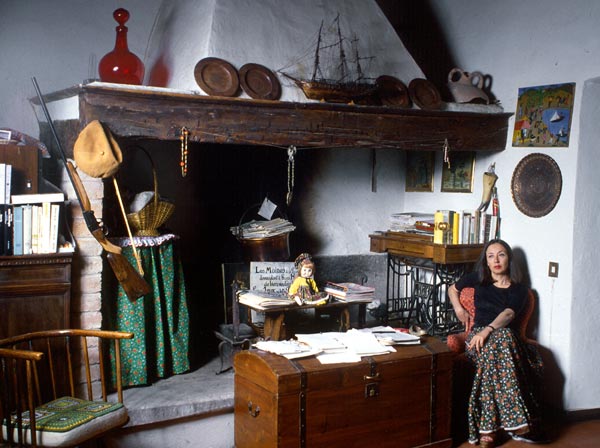 EN EL CAMPO. Año 1979, Oriana en su casa de Greve, en Chianti, la región de donde procede su familia.