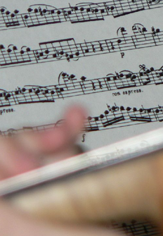 Simon Rattle dirige Elgar Ads Birtwistle Knussen Grime