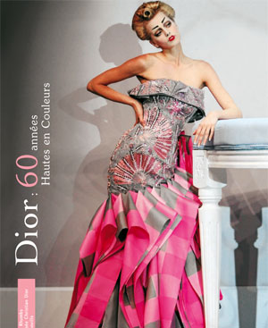 Cartel de la exposición 'Dior: 60 années Hautes en Couleurs'.