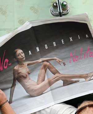 Imagen de la campaña publicitaria 'No anorexia', de Oliviero Toscani. FOTO: AFP.