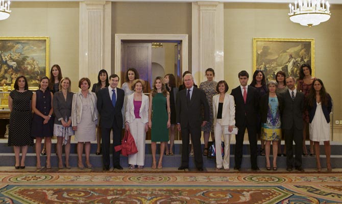 La Princesa de Asturias posa con el equipo de YO DONA. FOTO: Daniel Snchez