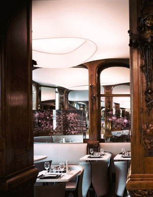 El ambiente de Senderens es vaporoso, etreo, nuevo... pero se ha respetado el estilo Art Nouveau del mtico restaurante Lucas-Carton.