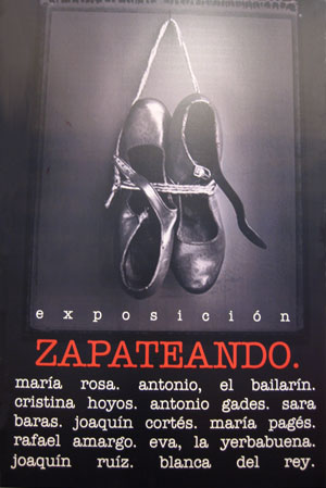 Los zapatos de los mejores bailaores en la exposición 'Zapateando'.
